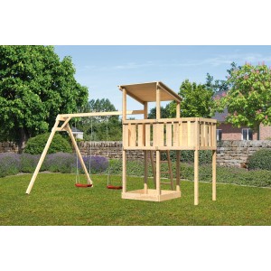 Karibu Spielturm Anna mit Doppelschaukel und Anbauplattform im Garten.