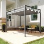 Graue Outsunny Pergola mit Terrassendach und zwei Stühlen auf einer Terrasse.