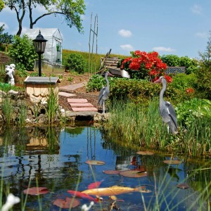 Relaxdays Reiher Gartenfigur 2er Set Kunststoff Grau Schwarz Rot Abschreckend mit Spieß 73,5 cm x 12,5 cm x 44,5 cm 1,1 kg