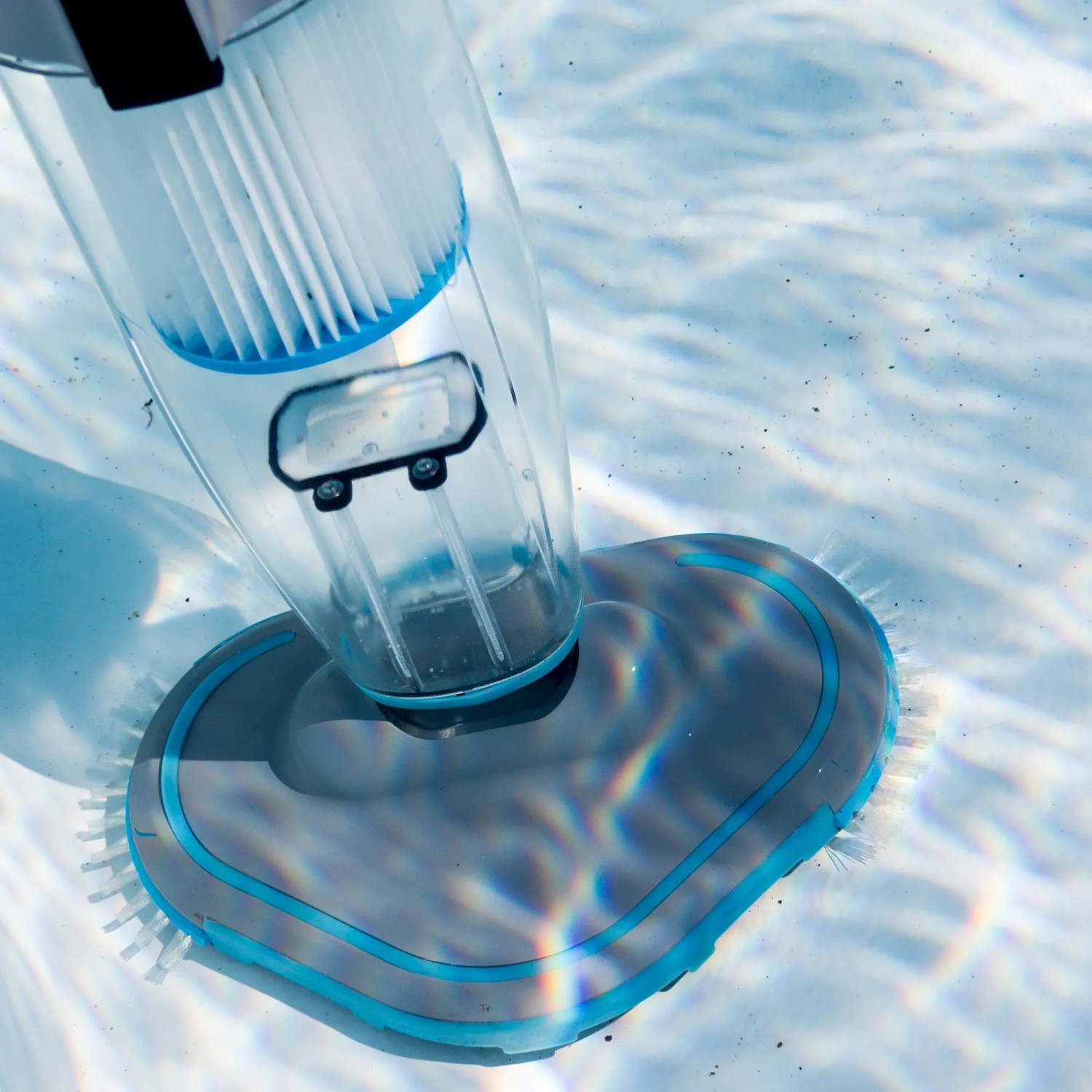 Gre Action Vac elektrischer Poolsauger im Wasser, zur Reinigung von Pool und Spa.