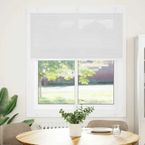 Weißes Plissee aus Polyester, 120x100 cm, am Fenster. Ideal für Sicht- und Sonnenschutz im Wohnzimmer.