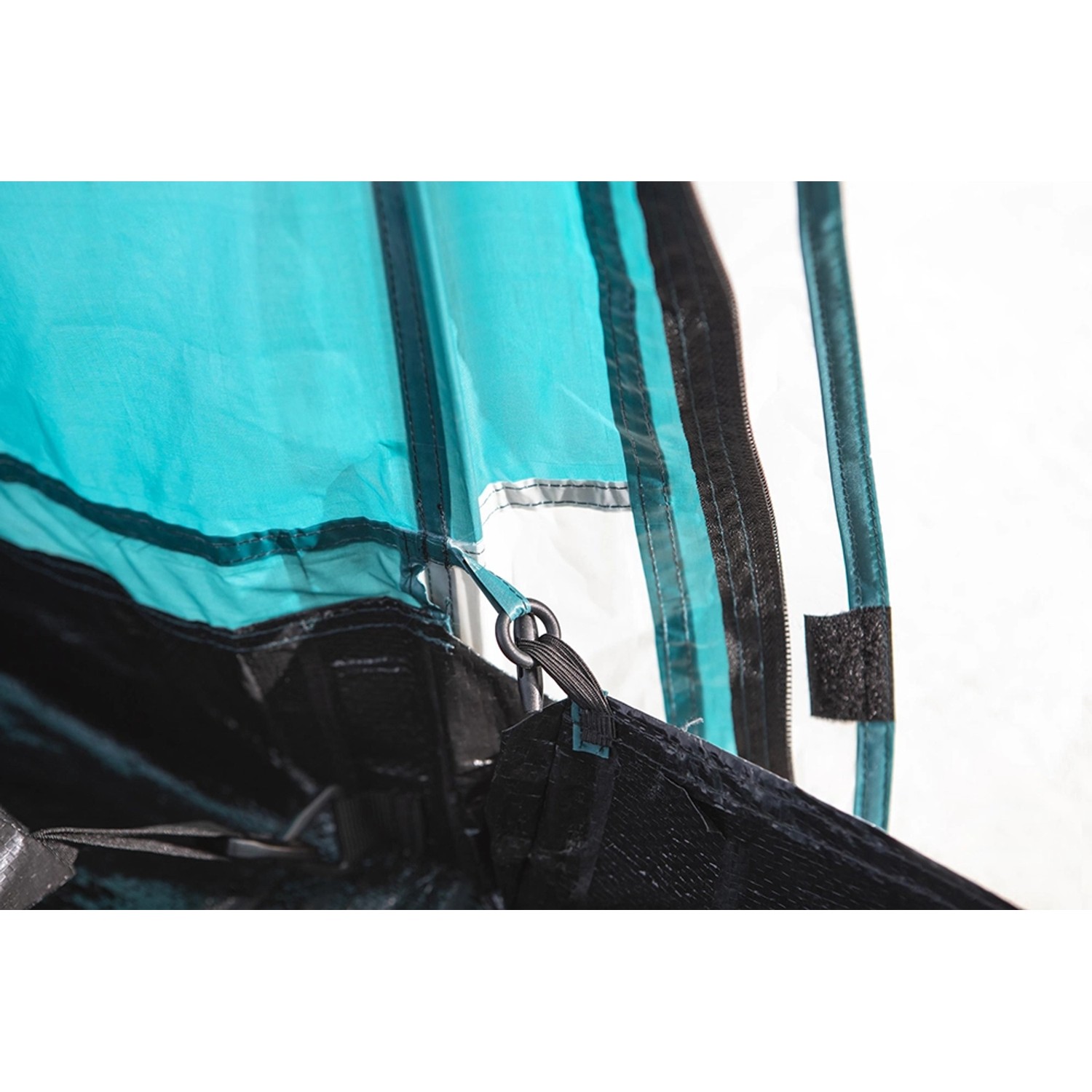 Detailaufnahme Pavillo Family Ground 6 Zelt: Türkises Außenzelt, Reißverschluss und Befestigung.