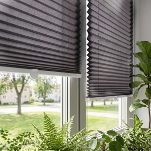 Anthrazit Plissee Klemmfix Faltrollo am Fenster, verspannt, blickdicht, Sonnenschutz ohne Bohren.