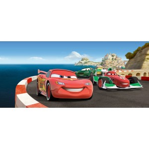 Disney Cars Fototapete mit Lightning McQueen und Freunden auf der Rennstrecke.