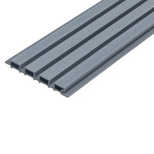Hellgraue WPC Fassadenverkleidung DUVAR mit Holzoptik für eine moderne Fassadengestaltung.