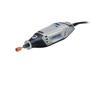 Dremel Multi 3000-5 Multifunktionswerkzeug grau-schwarz mit orangefarbenem Schleifaufsatz für Präzisionsarbeiten.