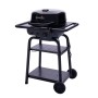 Schwarzer Char-Broil Elektrogrill Patio Bistro E2Coal mit Ablagen und Rädern.