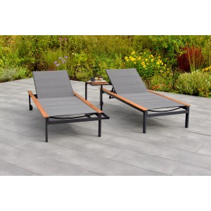 Merxx Paxos Liegenset, 3-teilig: 2 graue Gartenliegen mit Akazienholz und Beistelltisch.