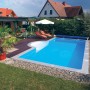 Steinbach Styropor Pool-Set Highlight mit Einbaubecken im Garten, umgeben von Rasen und Dekoration.
