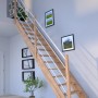 StarWood Treppe Rhodos Eiche mit weißem Holz-Edelstahl-Geländer, gerade, offene Bauweise.