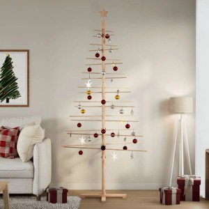Moderner Weihnachtsbaum aus hellem Kiefernholz und Bambus, 210 cm hoch, mit Kugeln und Sternen geschmückt.