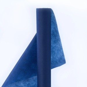 Blaue Vlies Tischdeckenrolle, 118 cm breit, teilweise abgerollt. Ideal für flexible Tischdekoration.