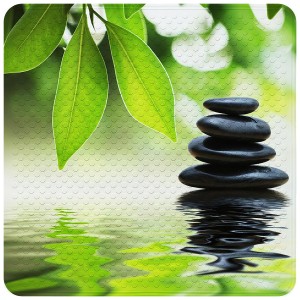 Sanilo Badematte Harmony mit Steinen und Blättern für entspanntes Duschen.