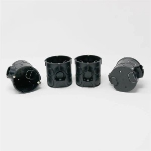 Mehrere schwarze EGB UP Schalterdosen aus Kunststoff, Ø 60x62mm, mit Ausbrechöffnungen und Schrauben.