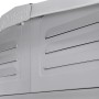 Detailansicht: Globel Metall-Gerätehaus Skillion, silber metallic, mit Lüftungsschlitzen.