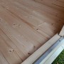 Innenansicht Gartenhaus weka 122 mit Holzboden und Türrahmen