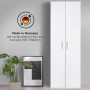 Weißer mokebo Besenschrank/Putzschrank. Büroschrank mit zwei Türen und Griffen.