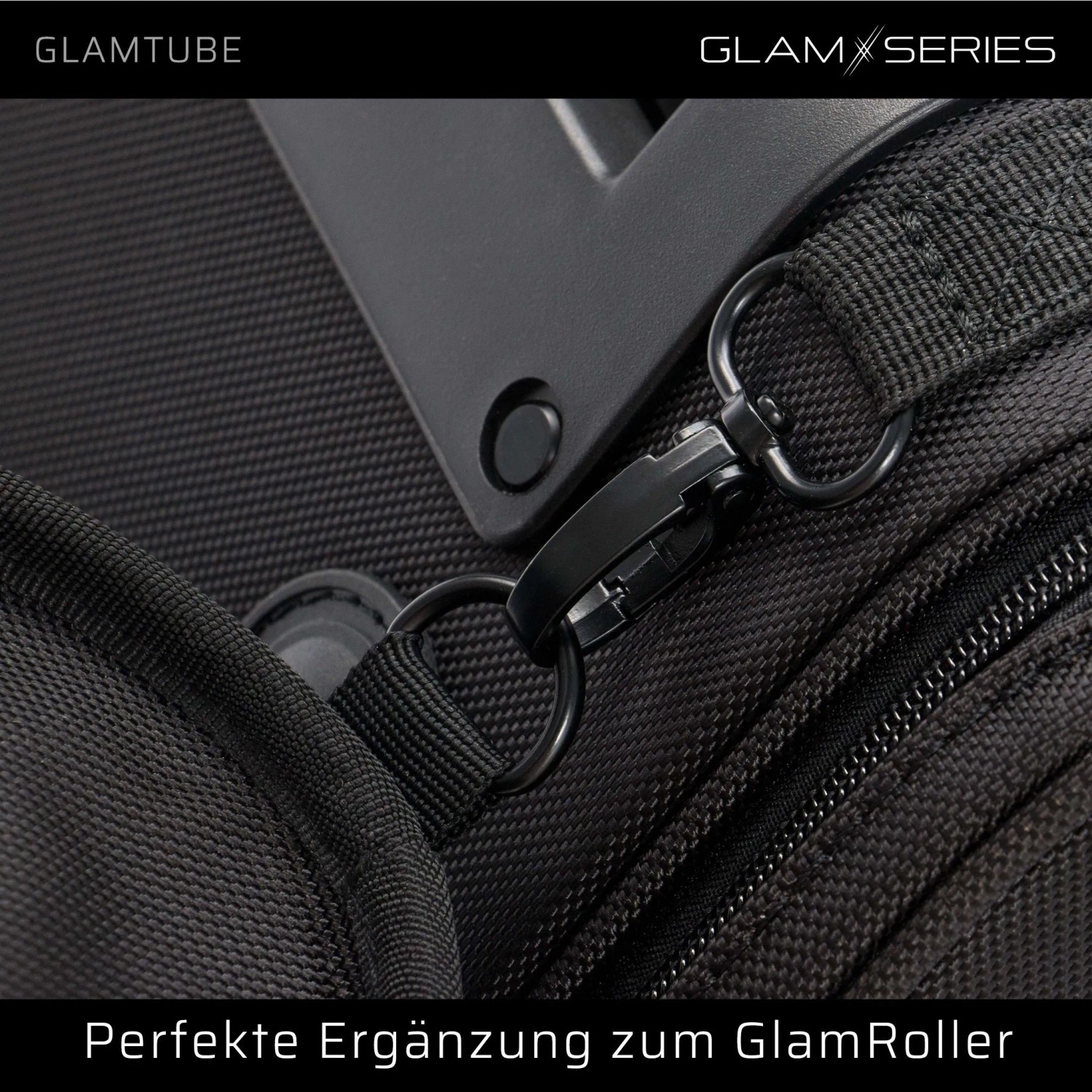 Schwarzer Karabinerclip befestigt GlamTube Pinselhalter an GlamRoller. Mobiler Make-up Organizer.