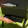 Char-Broil Holzkohlegrill Charcoal 2Go mit Aschefänger in Verwendung.