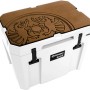 Braune Haftauflage mit Drachenemblem auf weißer Kühlbox kx25.