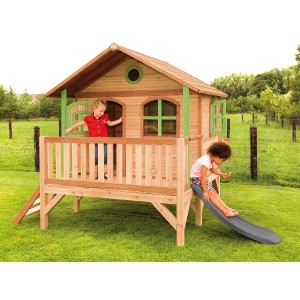 Axi Spielhaus Stef mit Rutsche, braun/grün/grau, aus FSC®-Holz, mit zwei spielenden Kindern.