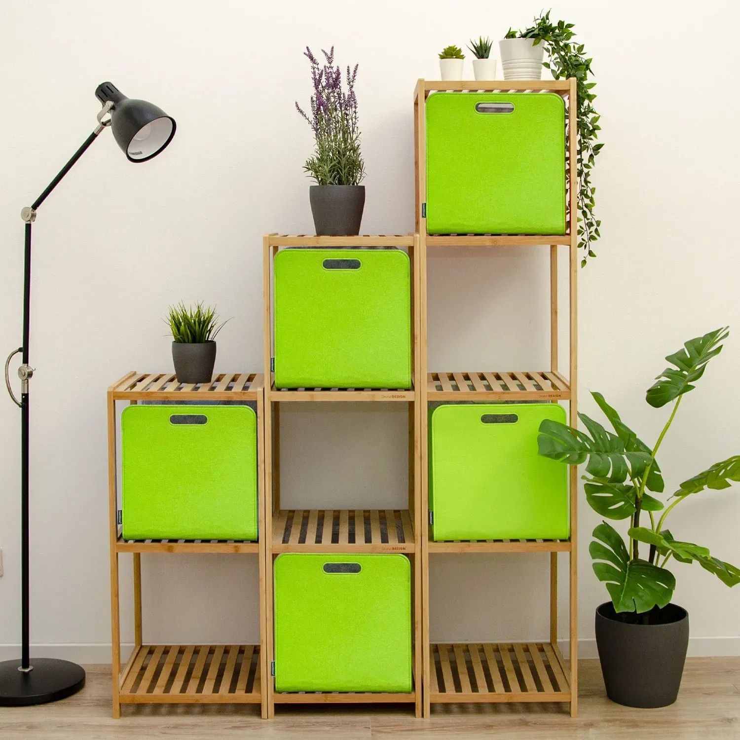 Grüne DuneDesign Filzbox (33x33x38 cm) im Kallax Regal, zur Aufbewahrung.
