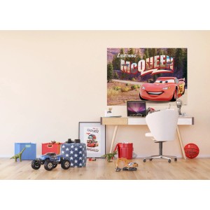 Disney Cars Fototapete (160x110 cm) mit Lightning McQueen im Kinderzimmer.