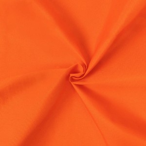 Detailaufnahme: Quadratisches, wasserabweisendes Sonnensegel in Orange für Garten, Terrasse und Balkon.