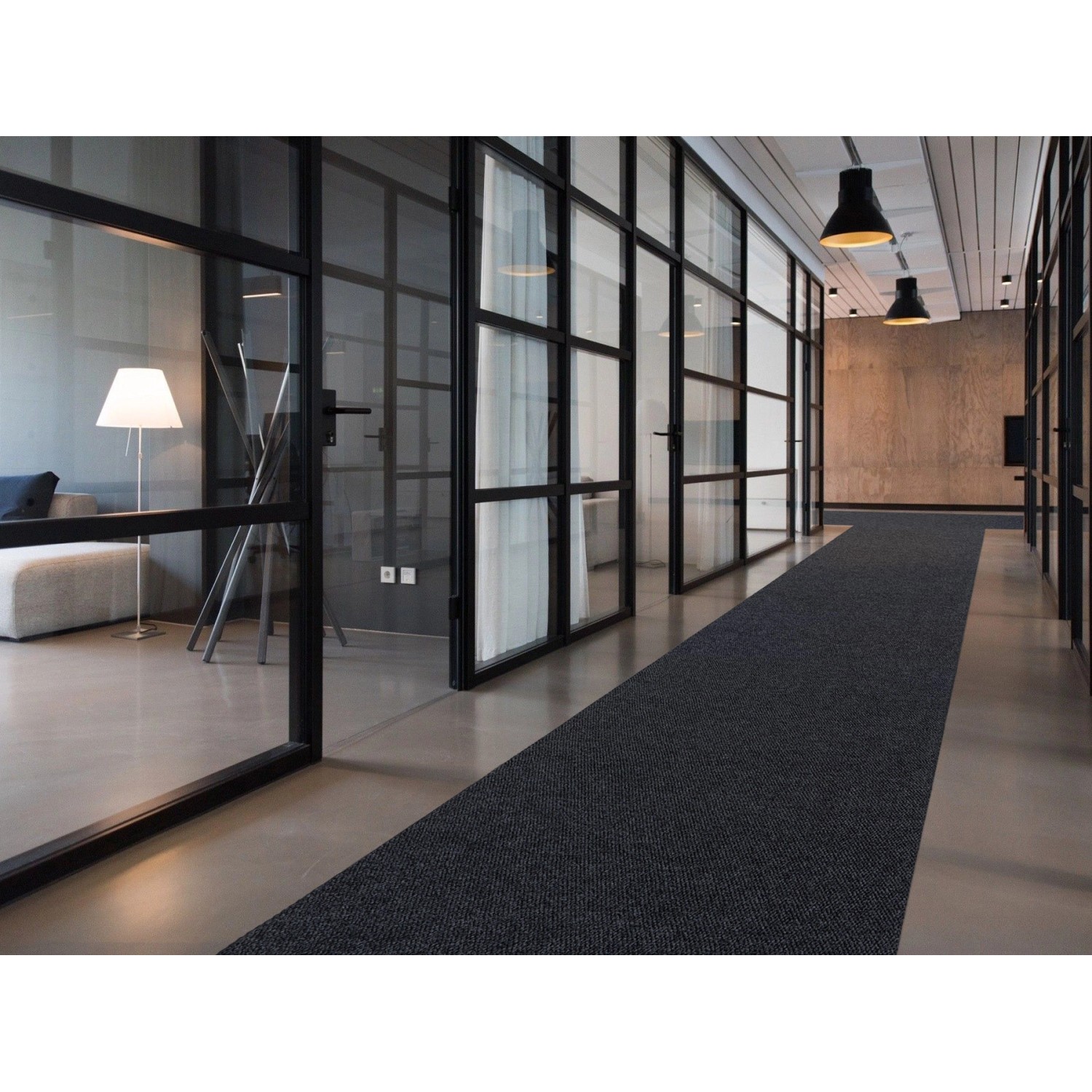 Anthrazitfarbener Primaflor Sauberlauf Picollo Teppichläufer im Flur.