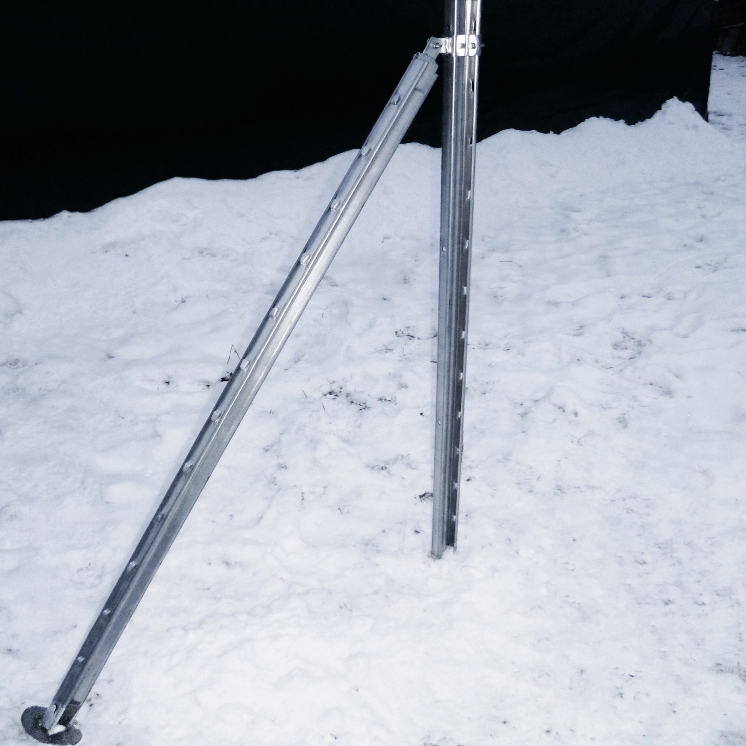 Aquagart Längsstrebenset Z-Profil zur Stabilisierung von Wildzaun oder Forstzaun Pfosten im Schnee.