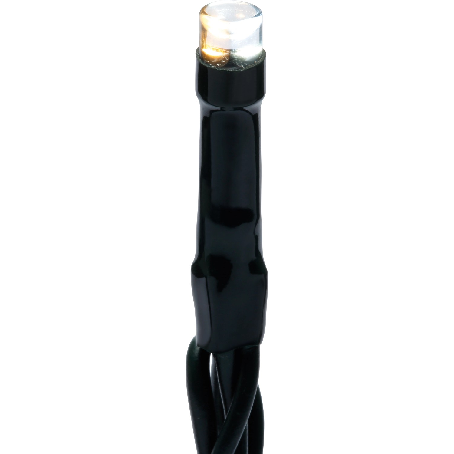 Detailaufnahme: LED einer zweifarbigen (kalt/warmweiß) Lichterkette für den Außenbereich.