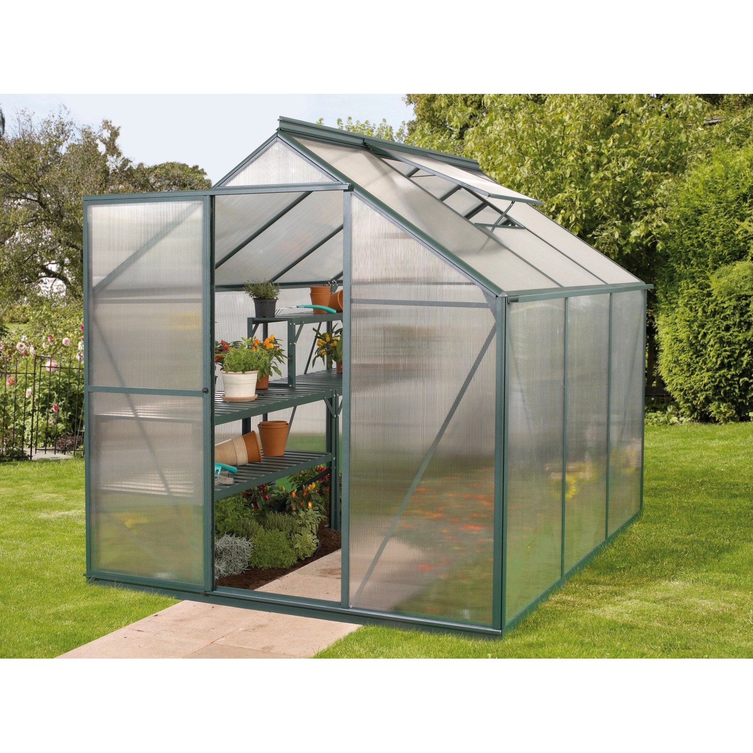 Vitavia Gewächshaus Triton 3800 Smaragd mit Fundament, bepflanzt mit Regalen im Garten.
