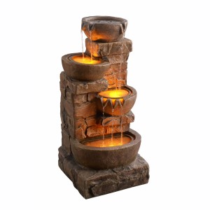 Brauner Teamson Home Gartenbrunnen mit LED-Beleuchtung und kaskadierenden Schalen auf Steinen.