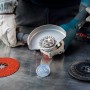 Bosch Expert Fiberscheibe X-Lock R782 mit Winkelschleifer und Zubehör.