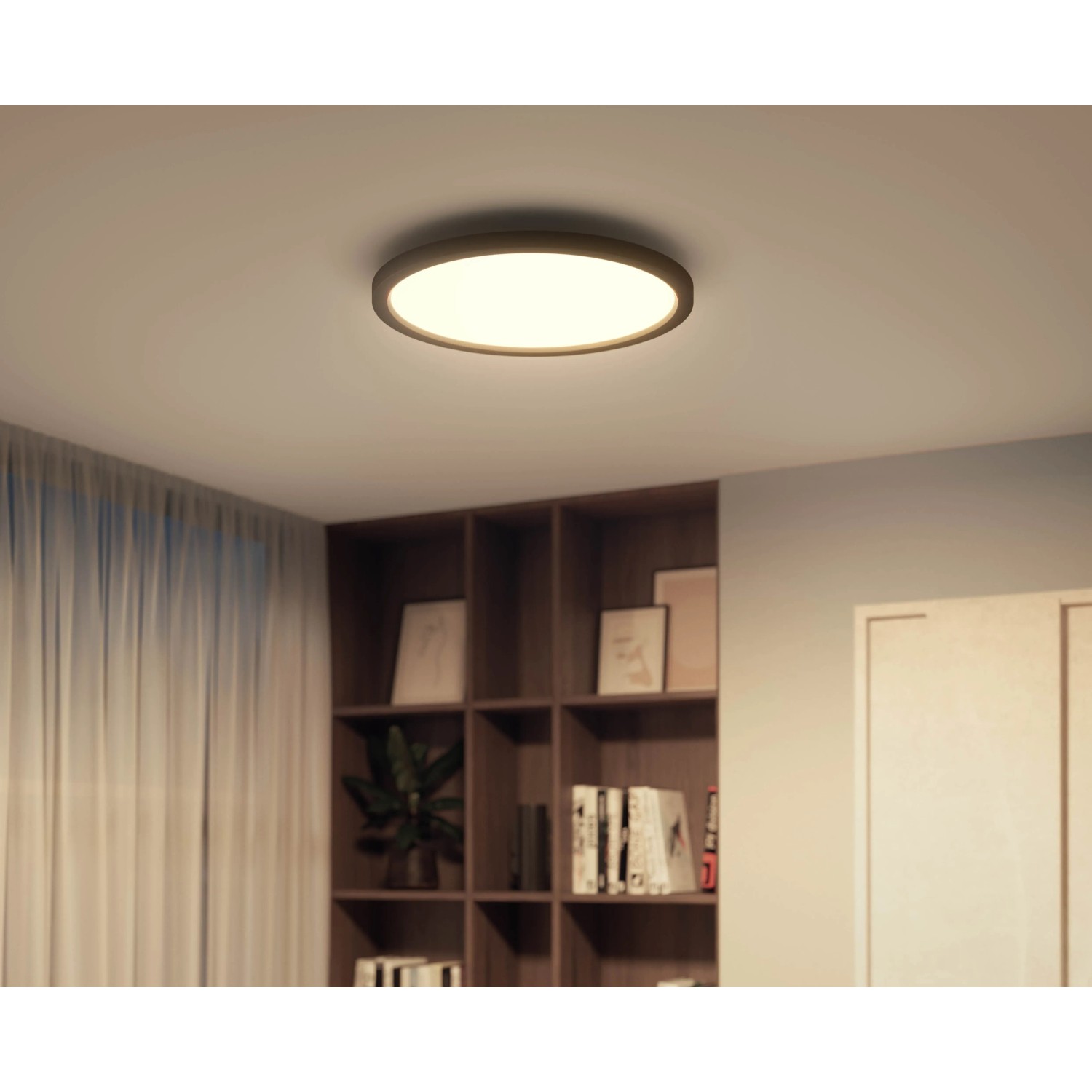 Schwarze Philips Hue Aurelle LED-Panelleuchte (Ø 39,5 cm) an Zimmerdecke.