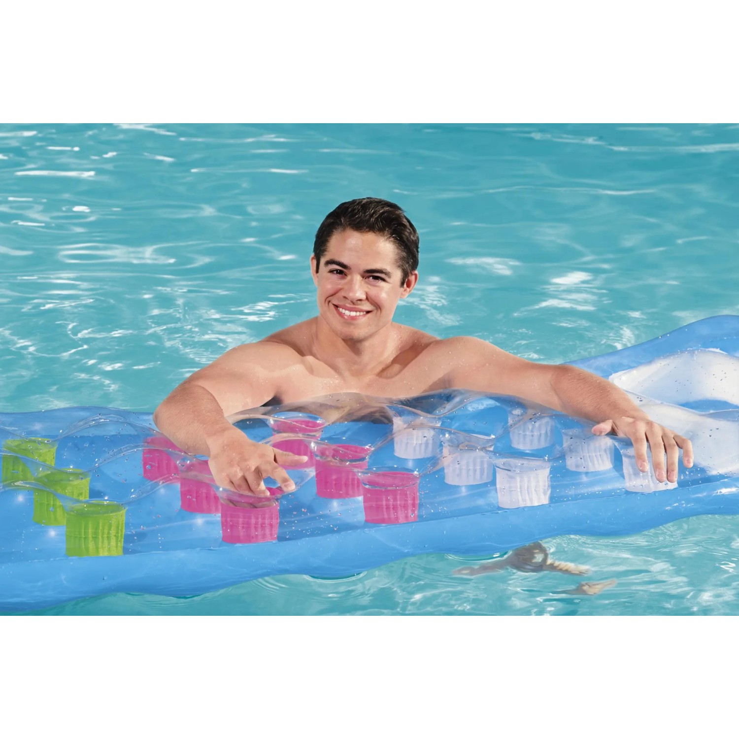 Bestway Luftmatratze (177x63x16 cm) im Wasser mit Person. Badespaß mit der Schwimmmatratze!