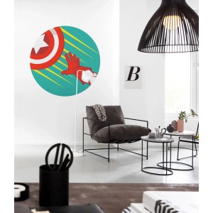 Runde, selbstklebende Die Rächer Tapete in Grün und Rot (Ø 128 cm) an einer weißen Wand.
