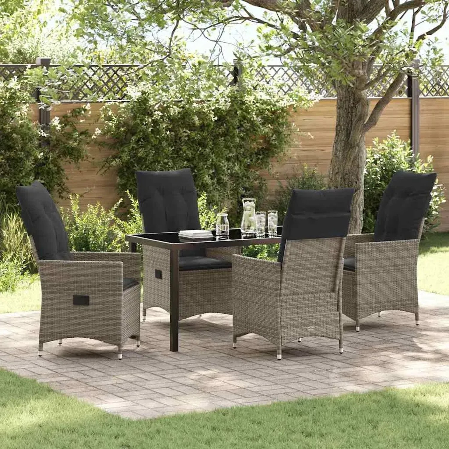 Graue 5-teilige vidaXL Garten Essgruppe aus Polyrattan mit Tisch und Stühlen mit Kissen.