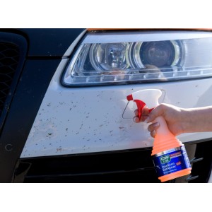 Dr. Wack CW1:100 Insekten-Entferner Gel in Anwendung auf einer verschmutzten Autofront.