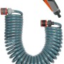 Gardena Spiralschlauch-Set 10 m mit Brause, Hahnstücken und Wandhalterung für Terrasse und Balkon.