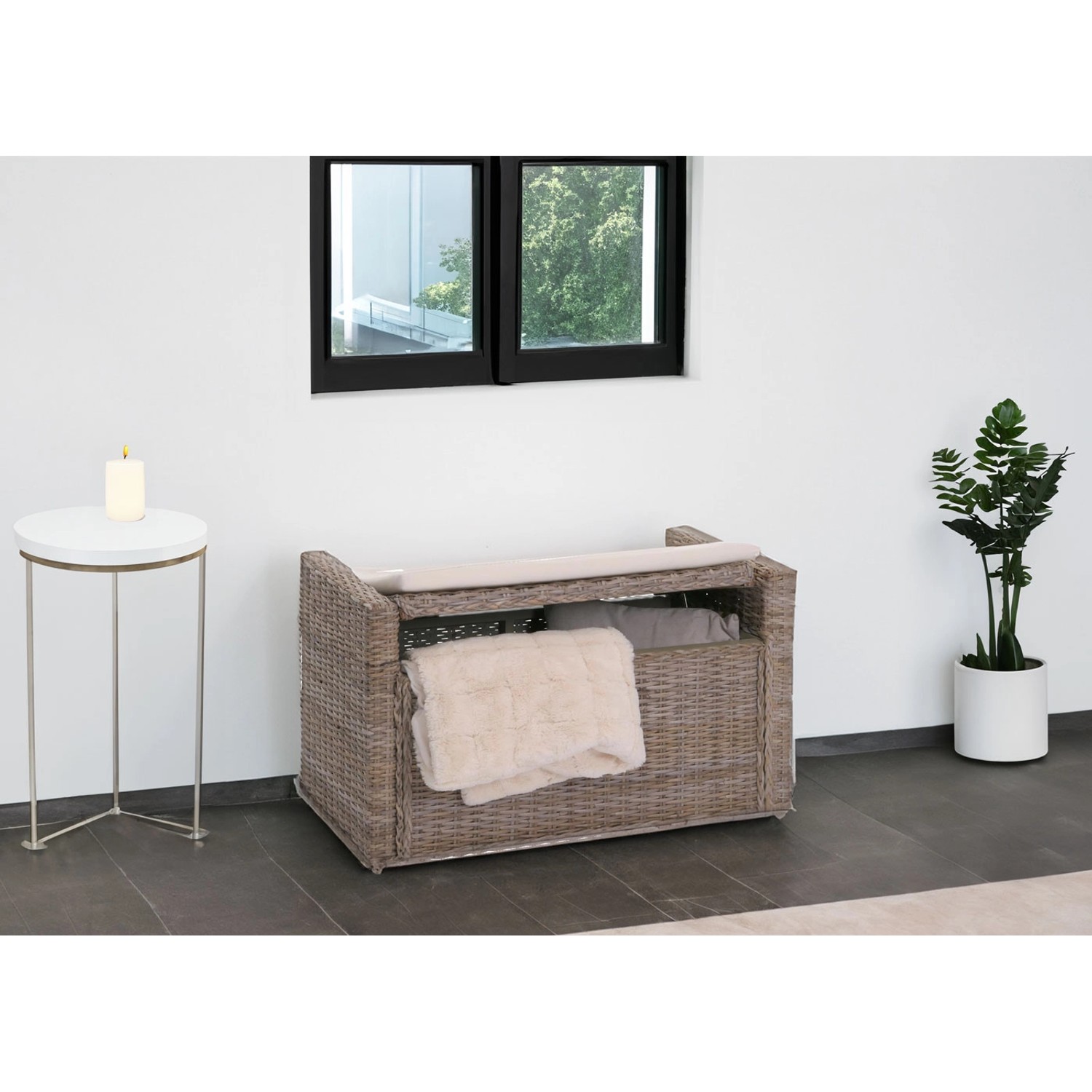 Weiße MCW Sitzbank Genua aus Rattan mit Staufach und Sitzkissen.