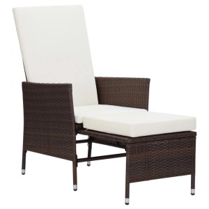 Braune Furnicato Gartenlounge mit Kissen, aus Polyrattan. Bequemer Sessel mit Fußstütze und Tisch.