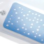 Blaue Spirella Wanneneinlage Drops 35x53 cm mit Saugnäpfen in Badewanne.