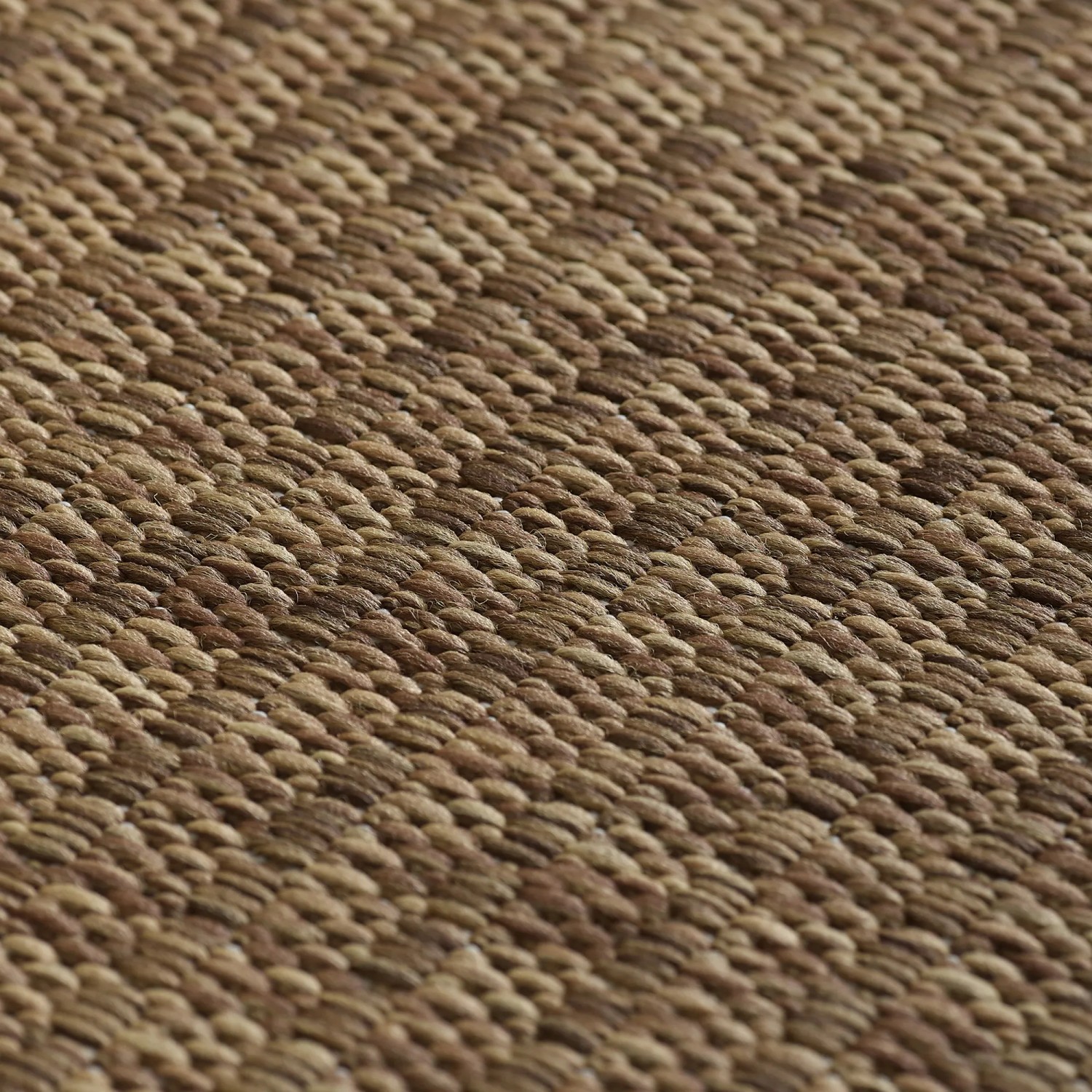 Detailaufnahme des braunen Ayyildiz Outdoor-Teppichs Giza in Sisal-Optik.
