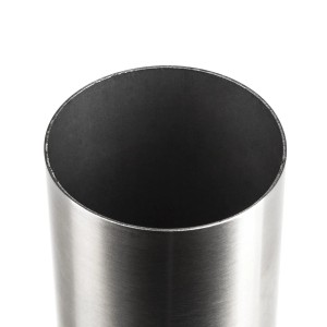 Detailaufnahme: Gebürsteter SOTECH Möbelfuß JIM aus Edelstahl, Ø50 mm.