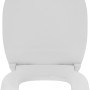 Weißer Ideal Standard WC-Sitz Connect mit Softclosing und flachem Design.