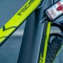 Nigrin Bike-Care Reinigungs- und Pflegeöl (100ml) in Anwendung auf einem Fahrrad.