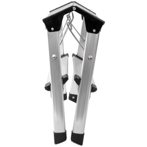 Zusammengeklappte Aluminium Trittleiter GAT 2S mit zwei Stufen und schwarzen Details.