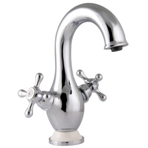 PaulGurkes Waschtischarmatur im Landhausstil mit Chrom-Finish und Kreuzgriffen.