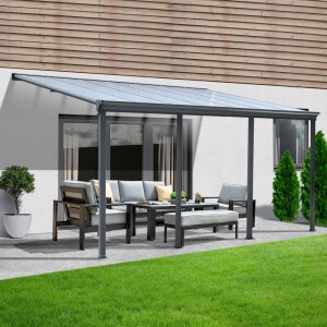 Home Deluxe Terrassenüberdachung Solis Alu in Anthrazit mit Gartenmöbeln auf Terrasse.